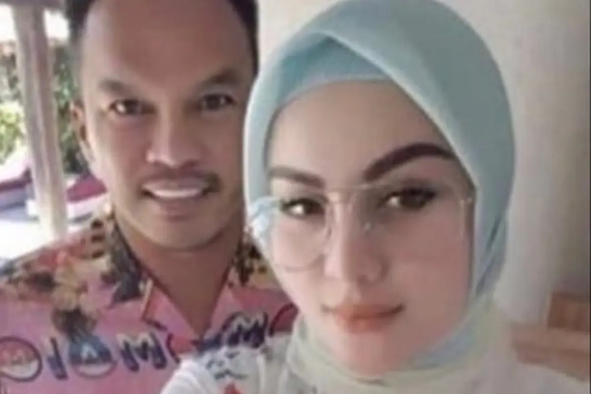 Jarang Terekspos, Ini 6 Potret Mesra Jennifer Dunn dan Suami