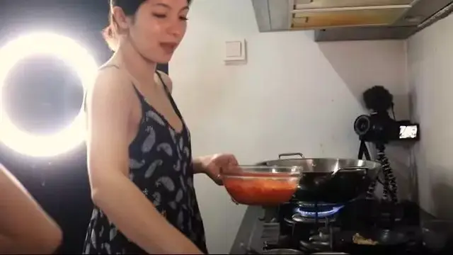 Potret dapur Wulan Guritno (Sumber: YouTube/Wulan Guritno)