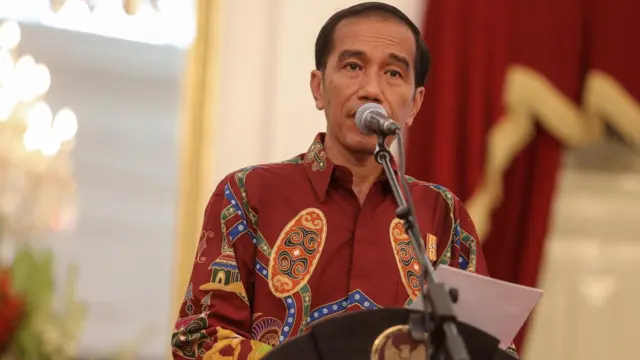  Presiden Joko Widodo atau Jokowi menyetujui pemberian hukuman tambahan untuk para pelaku kejahatan seksual terhadap anak. Hukuman tersebut yaitu berupa tindakan pengebirian syaraf libido bagi yang terbukti melakukan tindakan kejahatan tersebut. ‎