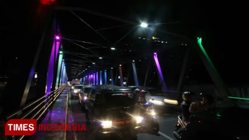 Gemerlap Warna-Warni Jembatan Suhat Kota Malang