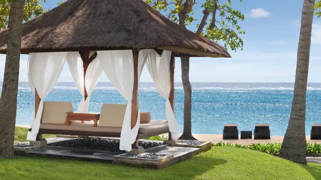 Memanjakan Diri dengan Pijat Tradisional Bali di The Laguna Resort & Spa