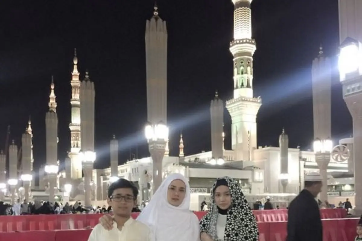Mulan Jameela dan kedua anaknya
