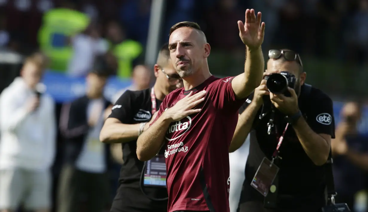 Pesepakbola yang kini berusia 39 tahun itu bergabung dengan tim promosi Serie A, Salernitana, dari Fiorentina musim panas tahun lalu. (Alessandro Garofalo/LaPresse via AP)