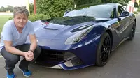 Gordon Ramsay, koki dunia ini memiliki 15 Ferrari di garasi mobilnya (Foto: Carcrushing)