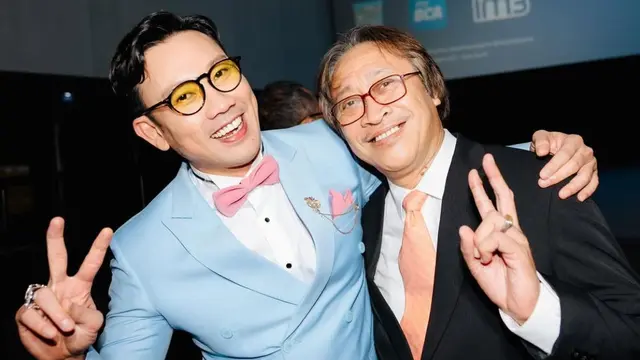 Potret Denny Sumargo di Gala Premier 'Miracle in Cell No7' (credit: https://www.instagram.com/sumargodenny/)