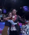 Aldi Taher menjadi juri tamu di acara D'Academy 6. Dalam acara yang ditayangkan Indosiar sejak Senin-Jumat malam tersebut, kehadirannya membuat heboh. Aldi memeluk mantan istrinya di panggung megah. [Youtube/Indosiar]