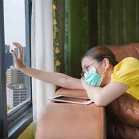 Lama tidak berjumpa dengan ayah./Copyright shutterstock.com/g/Ekkaratk