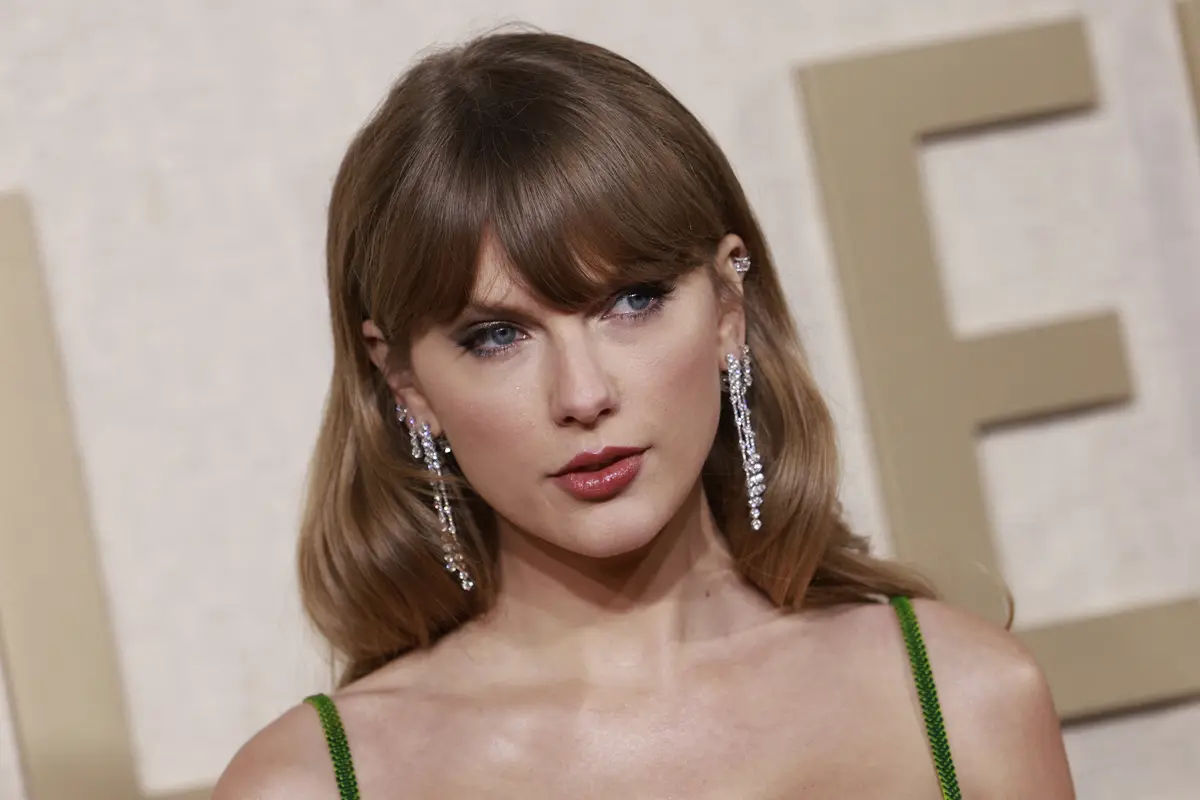 Taylor Swift di karpet merah Golden Globes