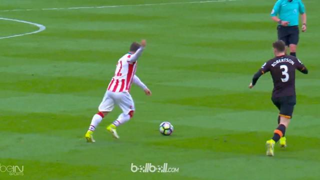 Penampilan mantan gelandang Inter Milan, Xherdan Shaqiri, jadi momen terbaik Premier League pekan ke-33. This video presented by Ballball.