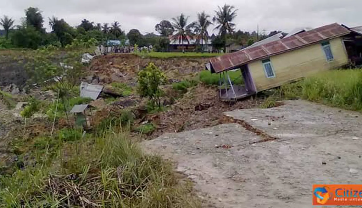 CItizen6, Kalimantan: Tanah longsor akibat penambangan batu bara di Loa Kulu Kukar, Kalimantan Timur.(Pengirim: Among)