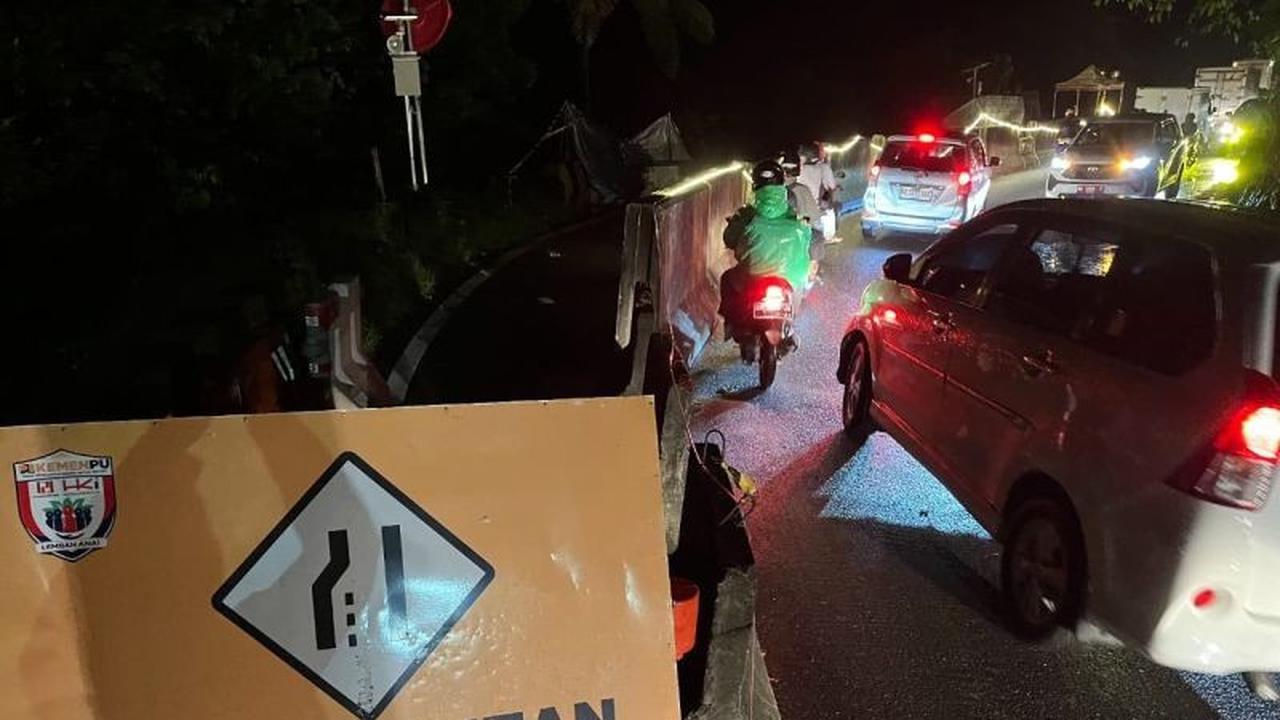 Polres Padang Panjang Alihkan Pengalihan Lalu Lintas Truk BBM Lembah Anai Akibat Jalan Terban