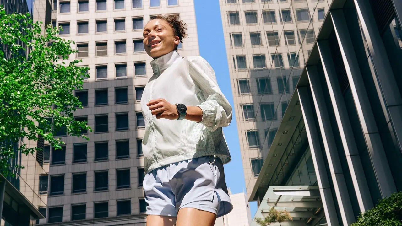Seorang perempuan sedang lari pagi (Foto Dok: Samsung Indonesia)