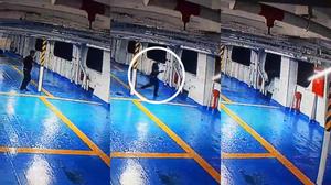 CCTV Rekam Detik-detik Penumpang Kapal Lompat di Perairan Merak