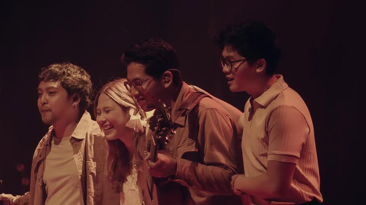 Jadi Idolanya Sejak Lama, 7 Penampilan Memukau Nadin Amizah Jadi Pembuka Konser Aurora di Malaysia