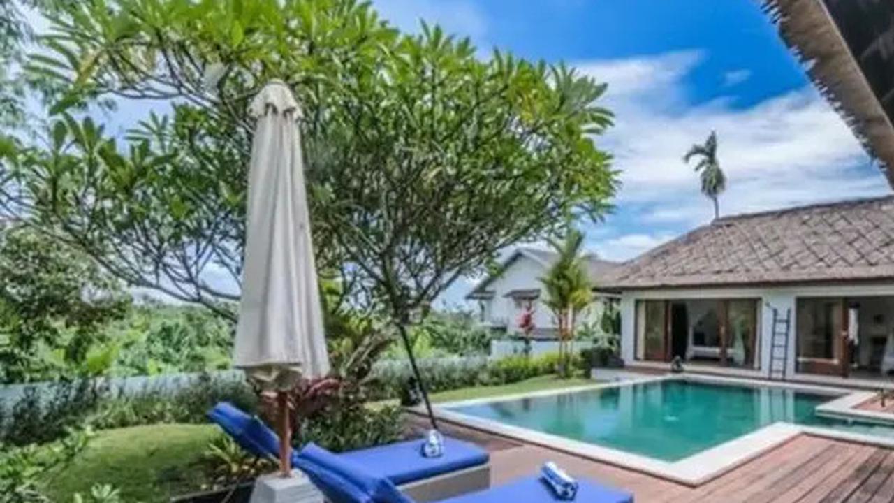 Sama-sama Cozy, Potret Dua Vila Luna Maya & Sang Ibunda di Bali - Pemandangan Laut Sangat Cantik