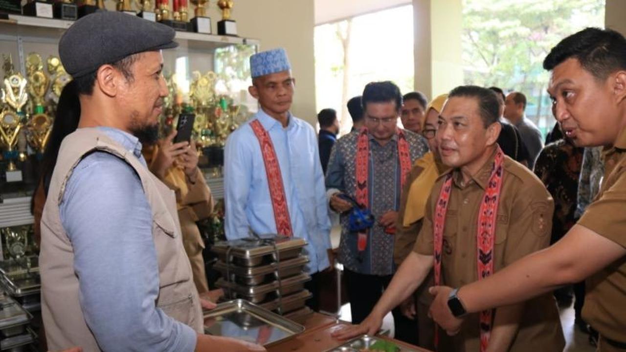 DPRD Kalbar Desak Evaluasi Program Makan Bergizi Gratis: Tak Hanya Gizi, Ekonomi Lokal Juga Jadi Sorotan Utama!