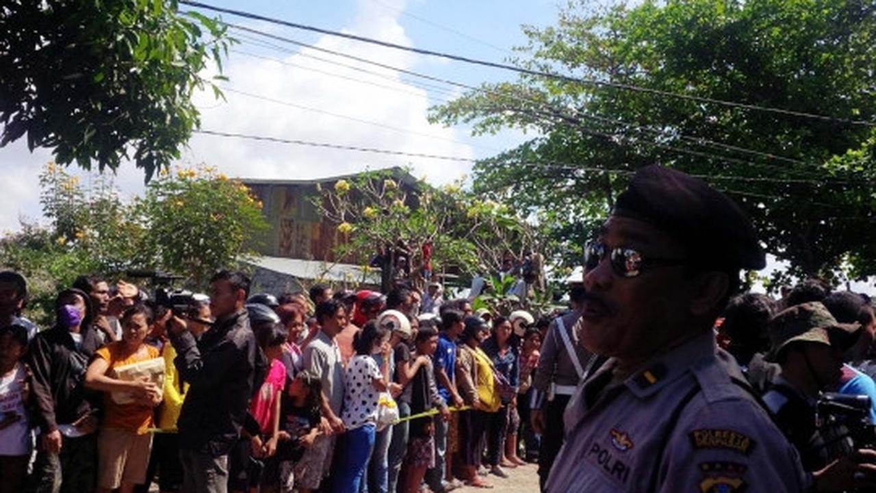 Kemarahan ratusan warga warnai rekonstruksi pembunuhan Angeline