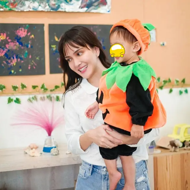 Sudah Dikaruniai Anak, Potret 6 Artis Saat Tampil Berponi Ini Bak ABG