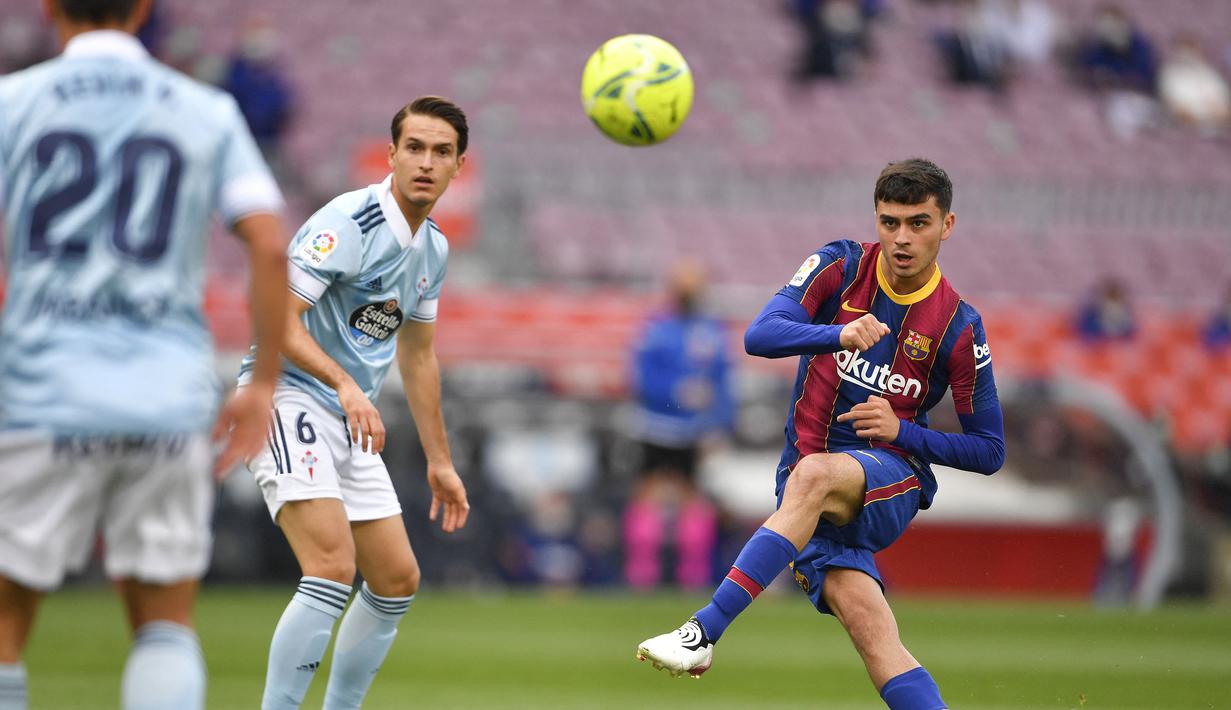 Pemain muda berbakat milik Barcelona, Pedri merupakan pemain 18 tahun dengan nilai pasar tertinggi, yaitu sekitar 1,3 triliun rupiah. Ia digadang-gadang akan menjadi gelandang tengah terbaik. Pedri juga tercatat telah bermain untuk Timnas Spanyol di bawah asuhan Luis Enrique. (AFP/Pau Barrena)