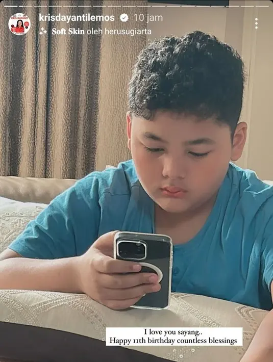 <p>6 Potret Kris Dayanti Rayakan Ulang Tahun Kellen di Sekolah</p>