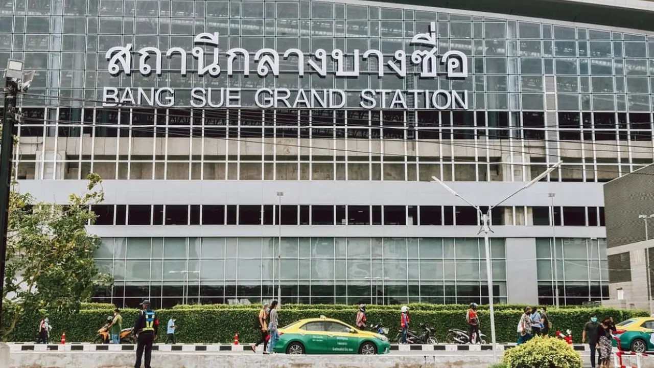 Bang Sue Grand Station, stasiun kereta terbesar di Asia Tenggara berada di Bangkok