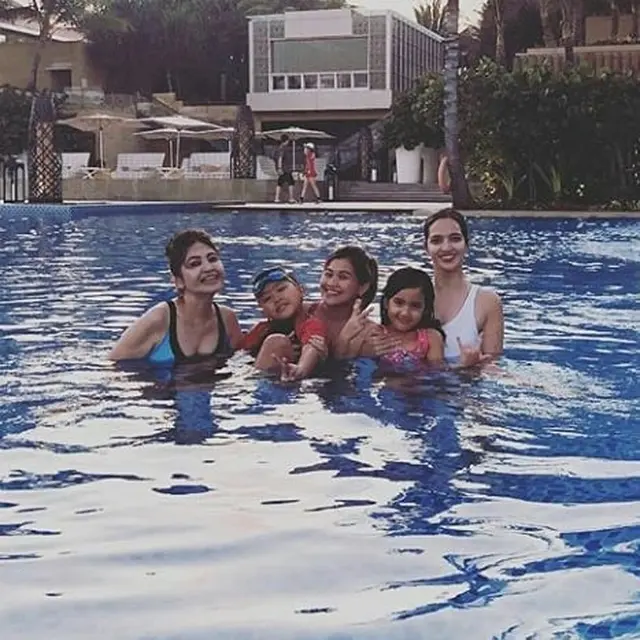 Momen Kebersamaan Nia Ramadhani dan Ibunda (sumber: instagram/niaramadhanizers)
