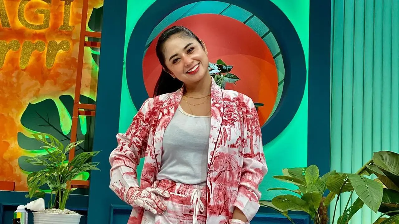 Dewi Perssik. (Foto: Instagram @dewiperssikreal)