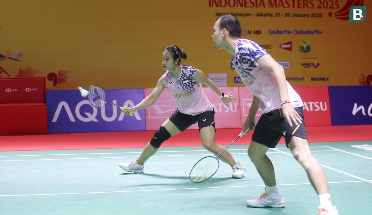 Kemenangan ini membawa pasangan ganda campuran, Rinov Rivaldy/Lisa Ayu Kusumawati, sukses melaju ke perempat final Indonesia Masters 2025. (Bola.com/M Iqbal Ichsan)