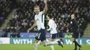 Harry Kane merayakan golnya ke gawang Leicester City pada lanjutan Premier League di King Power Stadium, Leicester, (28/11/2017).  Leicester City menang 2-1. (AP/Rui Vieira)