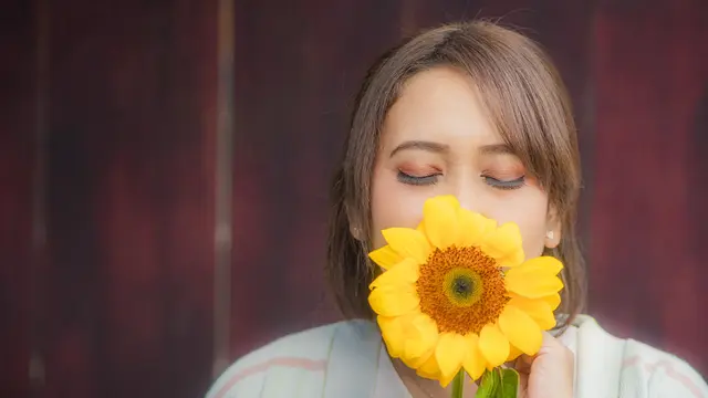 wanita februari banyak cobaan dan damai