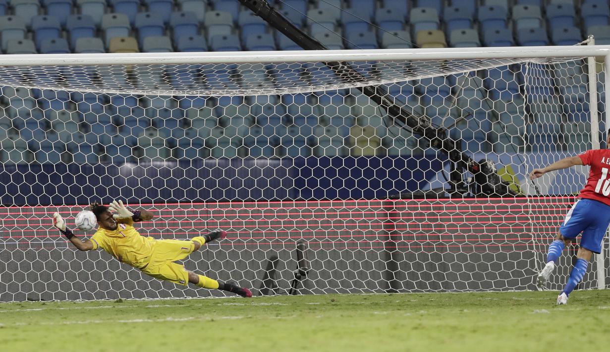 Peru berhasil mengalahkan Paraguay dalam drama adu penalti dengan skor 4-3 setelah pertandingan di waktu normal berakhir imbang 3-3. (AP/Eraldo Peres)
