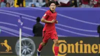 in. Gelandang serang Timnas Korea Selatan berusia 22 tahun, Lee Kang-in yang kini tengah menjalani musim pertama bersama klub Ligue 1, PSG sementara telah mencetak 3 gol hingga fase grup Piala Asia 2023 usai. Ketiga golnya dicetak di Grup A dengan rincian dua gol saat Korea Selatan menang 3-1 atas Bahrain pada laga pertama (15/1/2024) dan satu gol dicetak saat Korsel bermain imbang 3-3 dengan Malaysia pada laga ketiga (25/1/2024). (AP Photo/Thanassis Stavrakis)