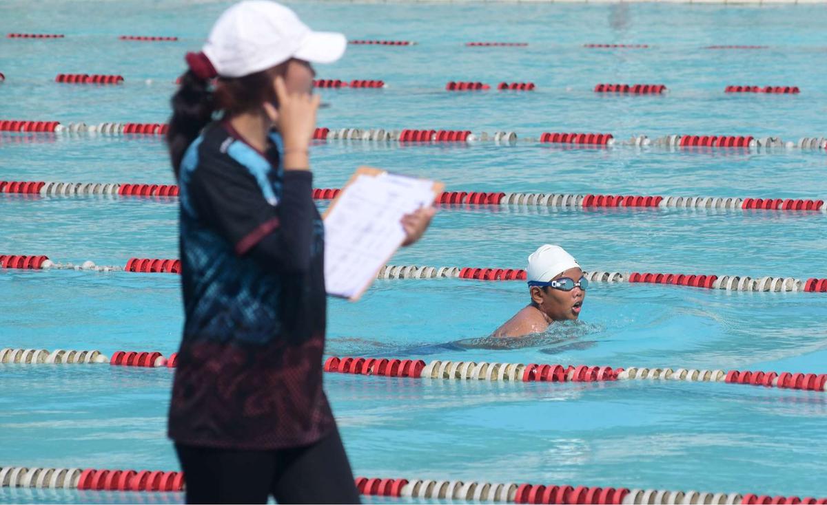 Semangat Murid SD Bertanding Renang dalam Olimpiade Olahraga Siswa Nasional