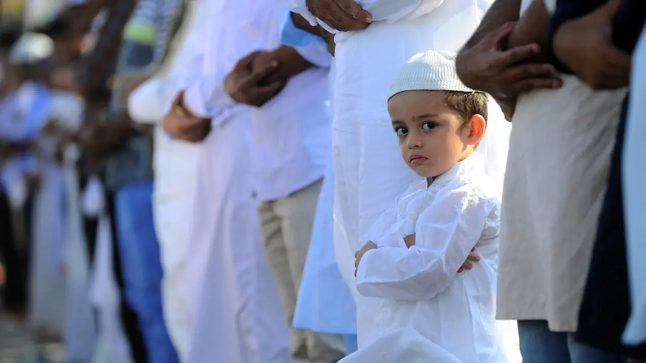 Ilustrasi umat muslim beribadah. (AFP Photo/Noah SEELAM) 
