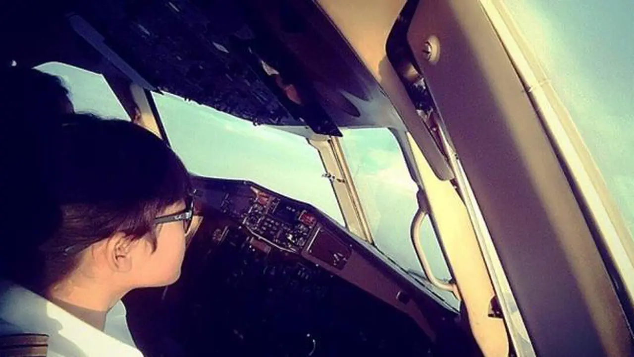 Kenalan Sama Elesta Aprilia, Pilot Muda Perempuan di Indonesia