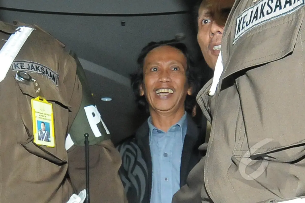 Ekspresi Mandra Saat Ditahan