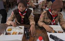 TNI Ikut Serta dalam Realisasi Program Makan Bergizi di Sekolah Negeri & Swasta Mulai 2 Januari 2025