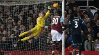 Penyelamatan Kelas Dunia Joe Hart 