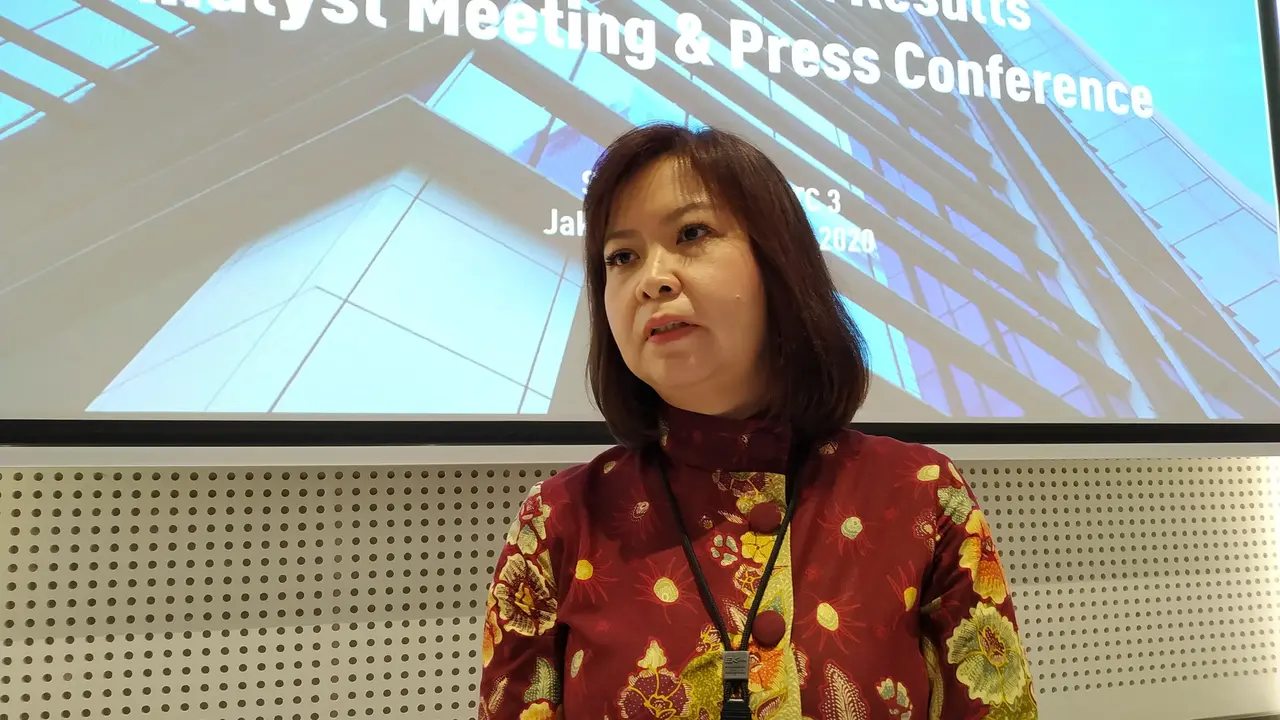 Direktur Keuangan Bank Permata Lea Kusumawijaya usai melakukan konferensi pers di World Trade Center 3, Jakarta Selatan, Rabu (19/2/2020). (Anisyah Al Faqir/Merdeka.com)