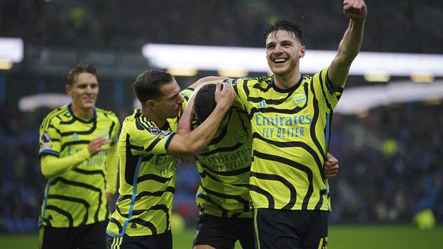 Pemain Arsenal merayakan gol ke gawang Burnley pada lanjutan Liga Inggris