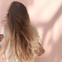 Pakai dry shampoo bisa sia-sia jika cara pengaplikasiannya salah, lho. (Foto: pexels.com)