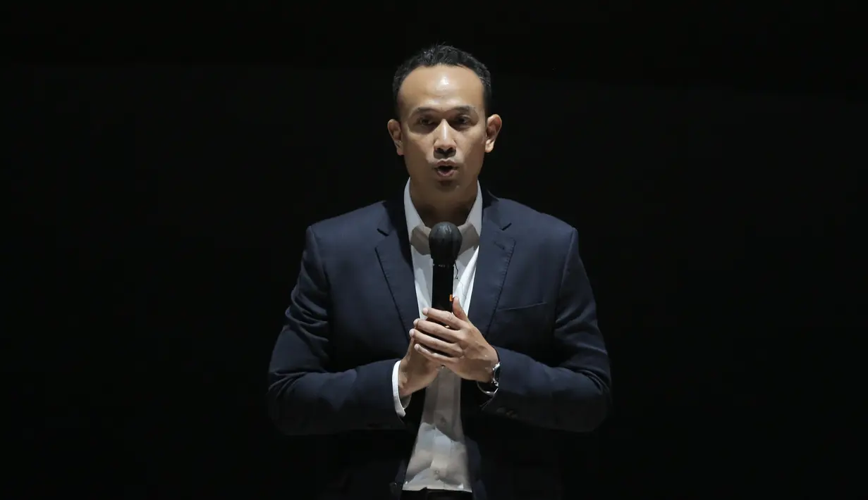 Direktur Utama IBL, Junas Miradiarsyah, menegaskan bahwa musim 2026 menjadi momentum penting bagi liga untuk membangun kedekatan yang lebih kuat dengan para penggemar. Tampak dalam foto, Direktur Utama Indonesian Basketball League (IBL), Junas Miradiarsyah saat memberi keterangan terkait dimulainya secara resmi musim kompetisi Indonesian Basketball League (IBL) GoPay 2026 di kawasan Senayan, Jakarta, Selasa (6/1/2026). (Bola.com/M Iqbal Ichsan)