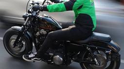 Melesat kencang dan cepat sampai tujuan bersama ojol yang pakai Harley-Davidson Sportster 48. (Source: Instagram/@gojek24jam_)