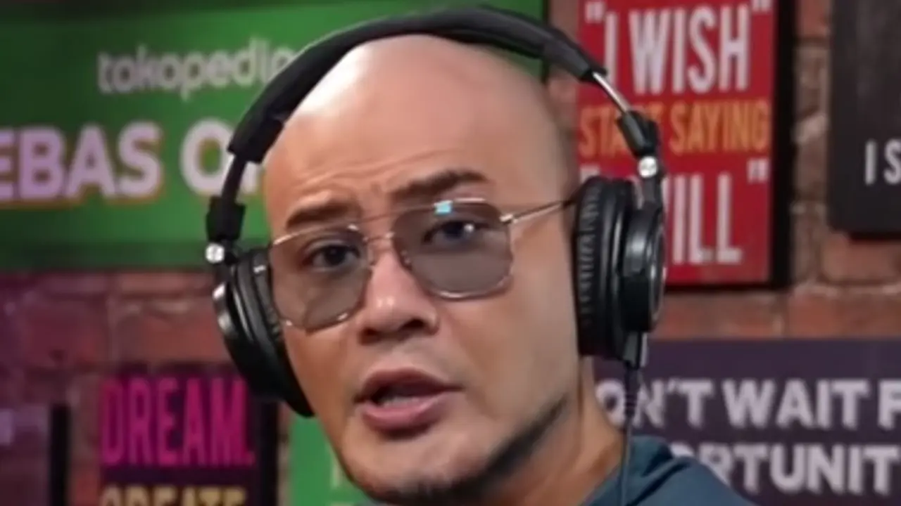 Beredar kabar akun Instagram Deddy Corbuzier ditinggal oleh followers-nya sejak kemunculan konten wawancara bersama Ragil Mahardika.