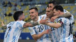 Timnas Argentina tercatat akan membawa sederet nama-nama top penyerang mereka. Lionel Messi, Angle Di Maria, dan Lautaro Martinez tentu akan menjadi pilihan utama La Albiceleste. Namun, di bangku cadangan masih ada nama-nama top lain seperti Paulo Dybala, Julian Alvarez, Angel Correa, dan Joaquin Correa. Pada Piala Dunia 2022 ini tentu skuad Lionel Scaloni akan benar-benar diperhitungkan. Pasalnya, mereka berhasil menjadi juara Copa America dan Finalissima pada tahun lalu. (AFP/Nelson Almeida)