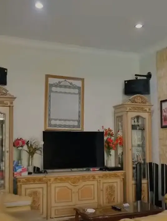Dalam videonya disebutkan bahwa rumah ini telah ia tempati selama 20 tahun bersama keluarganya. [Foto: Instagram/@tasyakamila]