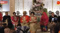 Akad nikah Danny Rukmana dan Raiyah mengusung adat Bugis-Makassar. [dok. screenshot Youtube Cendana TV]