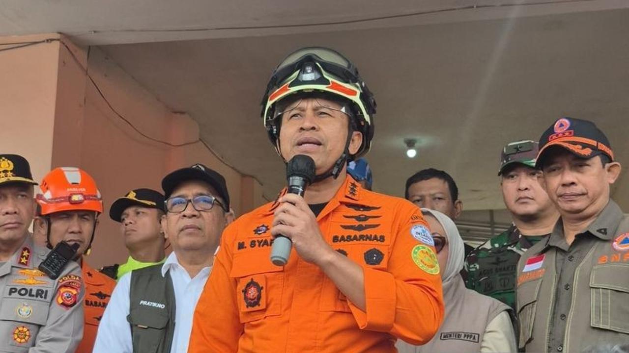 Operasi SAR Cisarua: Basarnas Kerahkan 250 Personel Cari 80 Korban Longsor