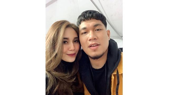 Sebut Rambut Barunya Mirip Nobita, Ini 6 Potret Terbaru Rizal Armada