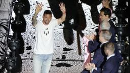 Di klub barunya ini, La Pulga akan mengenakan nomor punggung keramat yakni 10. (AP Photo/Marta Lavandier)